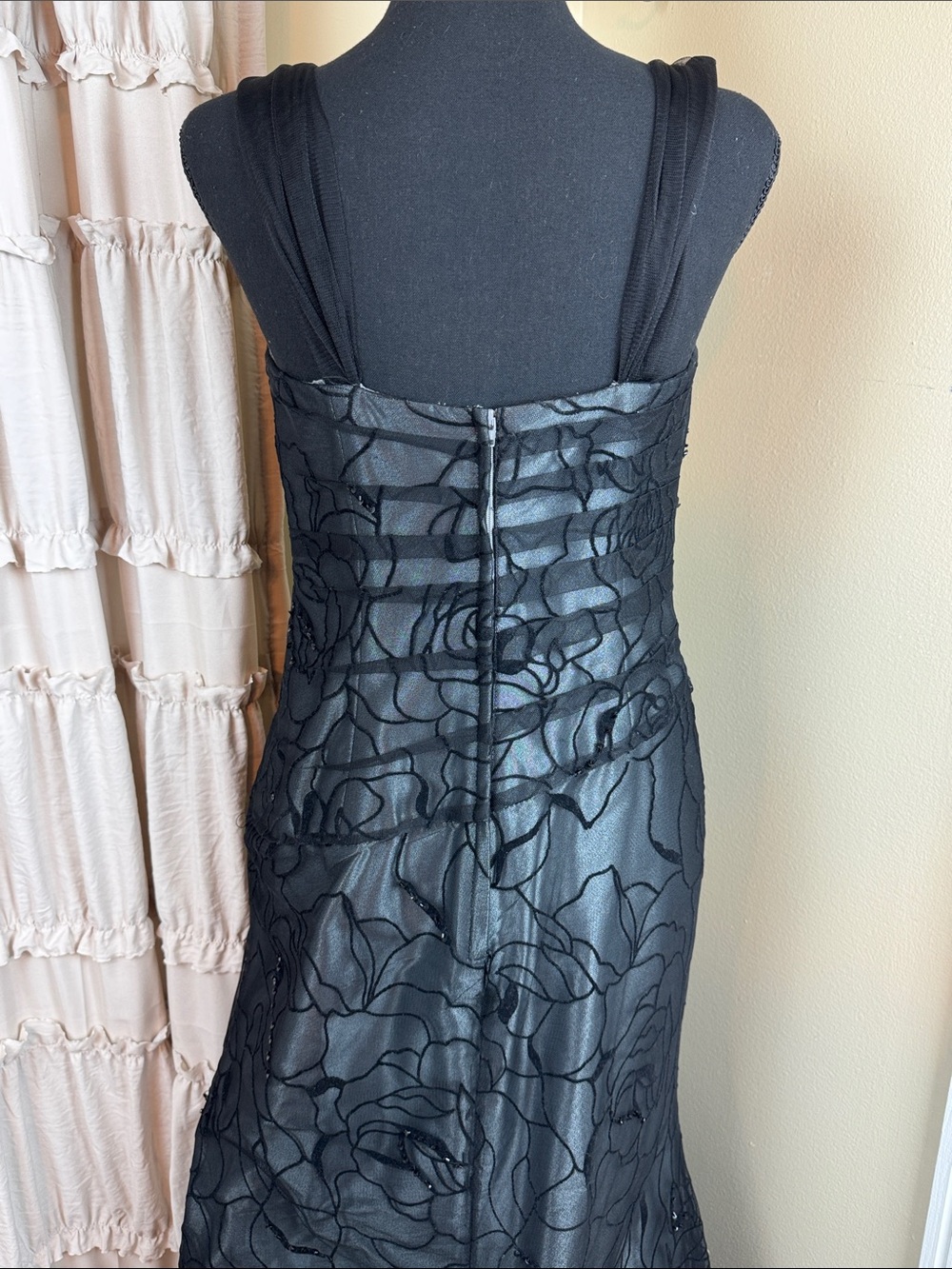 Rina di Montella Black Floral Lace Evening Gown Women's 8 EUC Wedding Prom - Picture 6 of 12